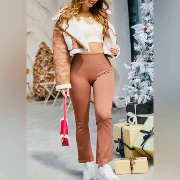 Ribbed, knit leggings - Picture 3 of 3